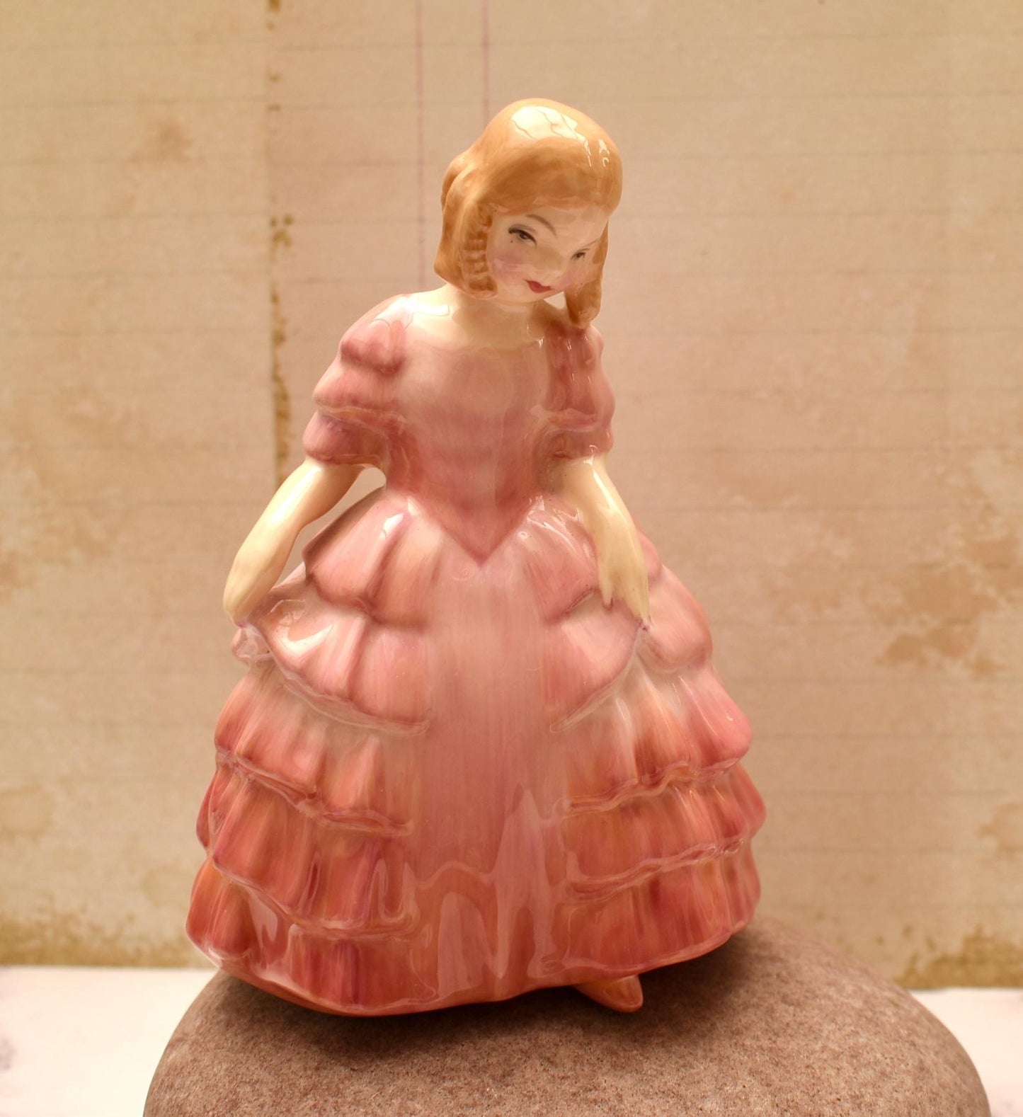 Royal Doulton Rose Figurine - Beautiful Green Back Stamp Leslie Harradine Classic