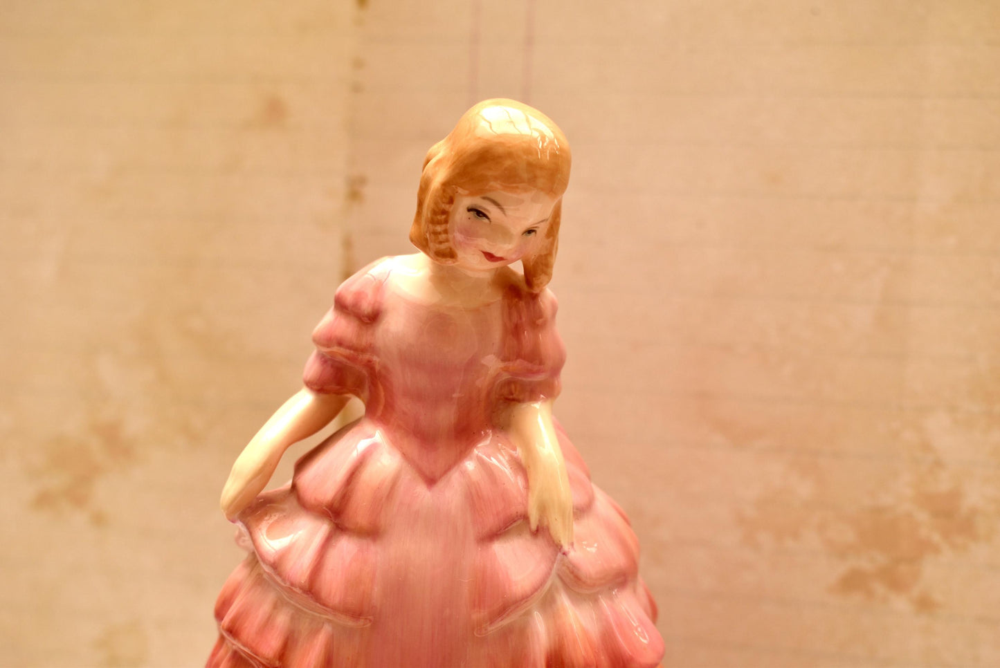 Royal Doulton Rose Figurine - Beautiful Green Back Stamp Leslie Harradine Classic