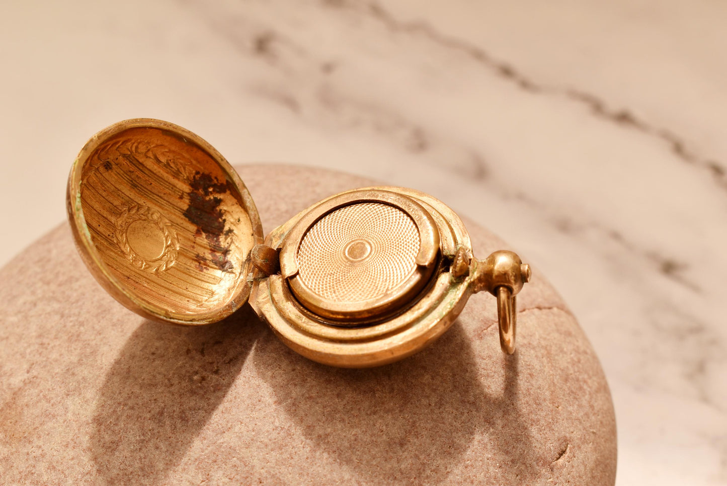 Victorian Sovereign Purse - Beautiful Antique Brass Pocket Watch Style Spring Loaded Coin Storage