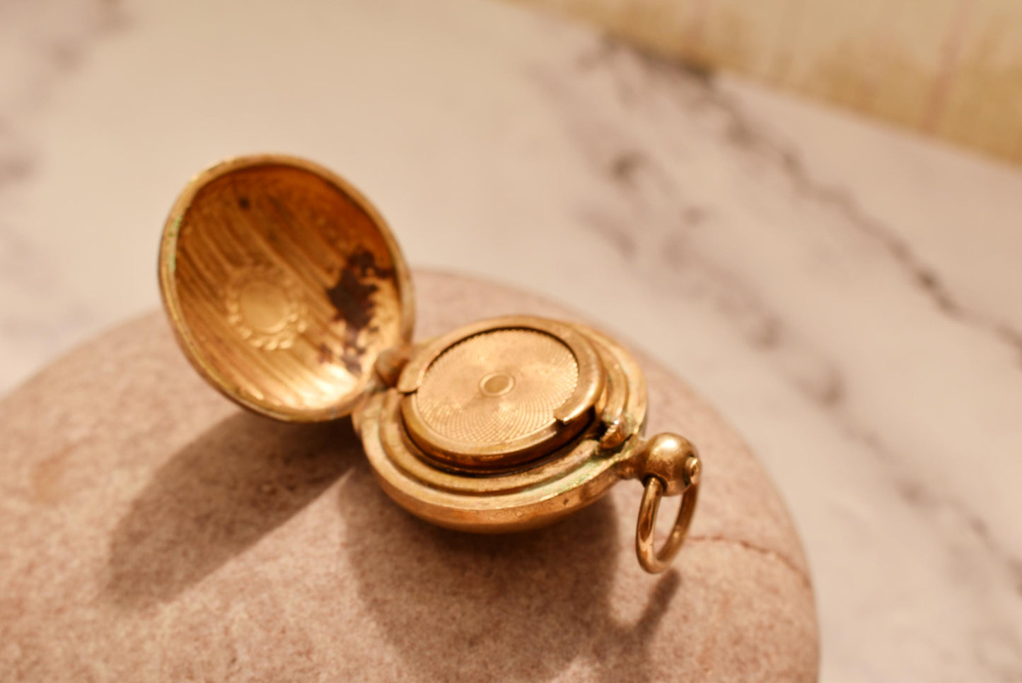 Victorian Sovereign Purse - Beautiful Antique Brass Pocket Watch Style Spring Loaded Coin Storage