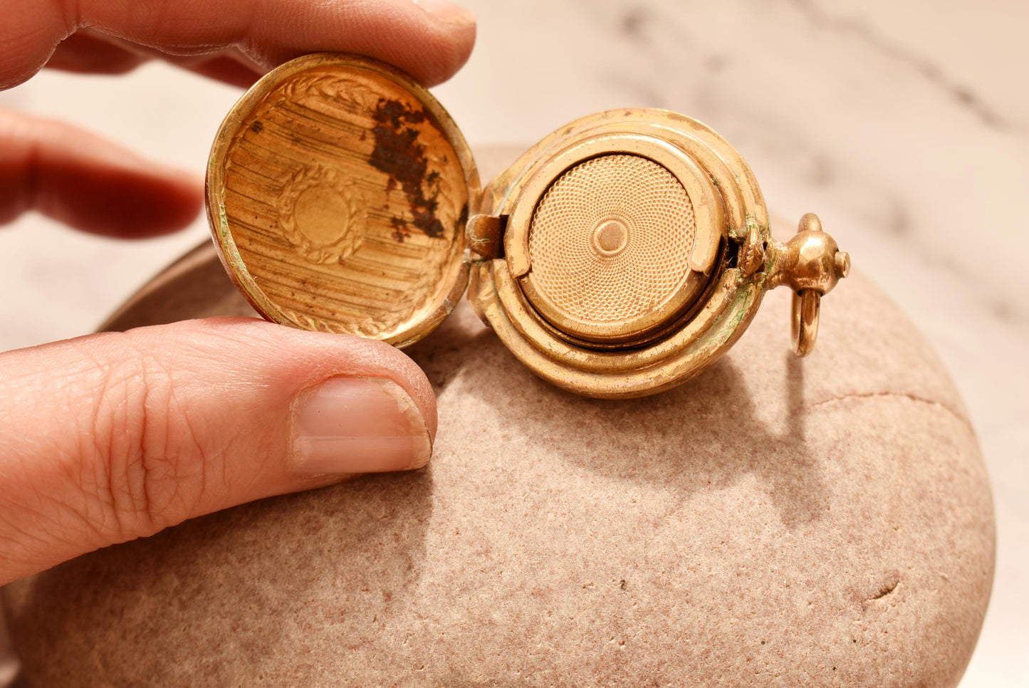 Victorian Sovereign Purse - Beautiful Antique Brass Pocket Watch Style Spring Loaded Coin Storage