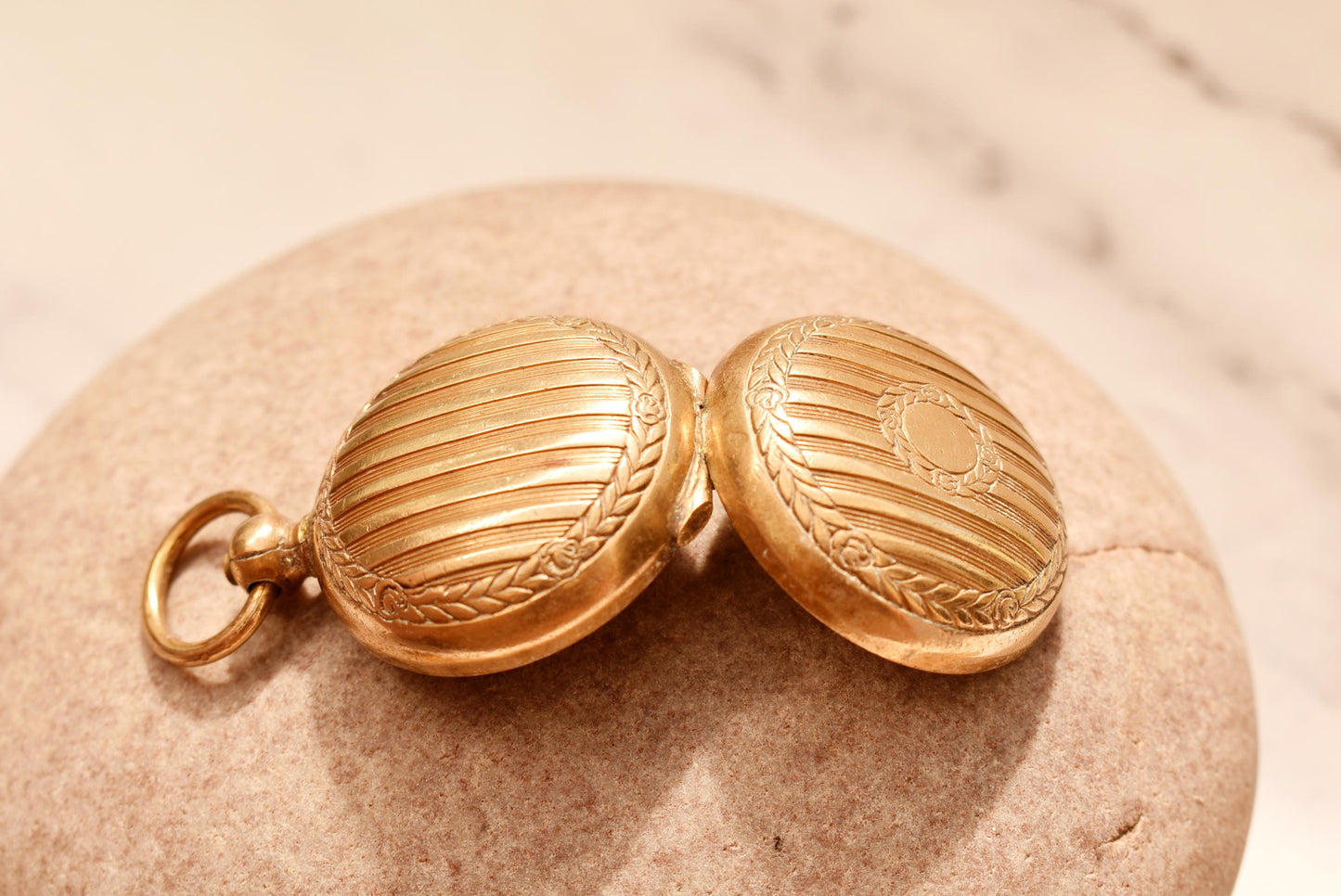 Victorian Sovereign Purse - Beautiful Antique Brass Pocket Watch Style Spring Loaded Coin Storage