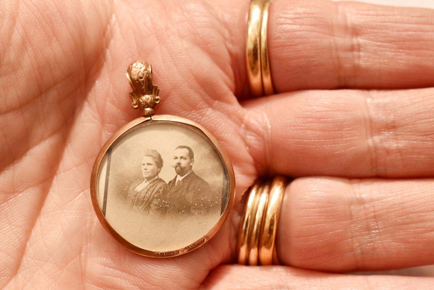 Victorian Gold Locket - Wonderful Glass Fronted Picture Pendant Hallmarked 1864